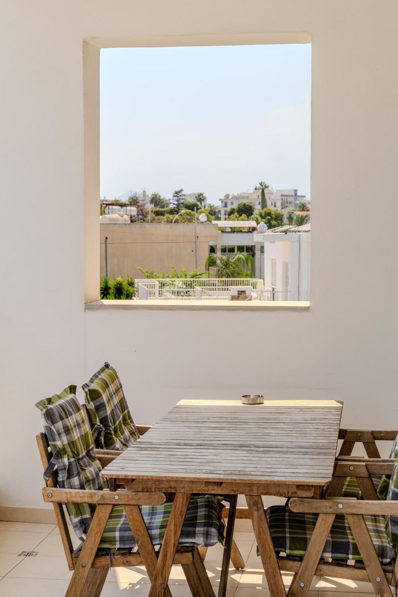 Blue Dawn Center Flat Apartment Larnaca Exterior photo